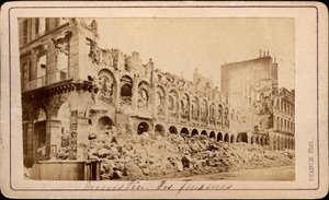 Pariser Kommune (1871): Ansicht des Finanzministeriums in Ruinen im Mai 1871