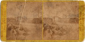 Belagerung von Paris (1871): Blick auf die Stadt während der Belagerung durch die Preußen zwischen dem 20.09.1870 und dem 28.01.1871. Fotografie von Q.V.. Druck auf Karton Maße 17x6,9 cm von Unbekannt