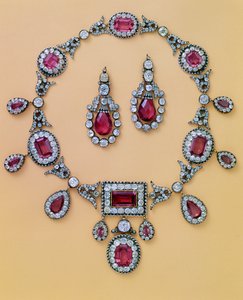 Teil eines antiken Spinell- und Diamantparure bestehend aus Tiara, Haarschmuck, Halskette und Ohrringen