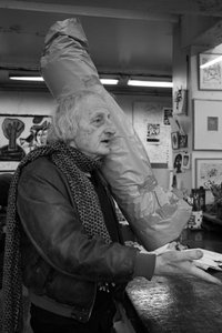 Porträt von Michel Haas, französischer Maler. Pasnic-Gravierwerkstatt in Paris im Jahr 2009