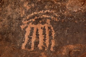 Felskunst, Vorgeschichte: Gravur einer Oryx-Antilope im Uweinat-Massiv, Ägypten. (Zeitraum von 8000 bis 3000 Jahre v. Chr.). Fotografie von Unbekannt