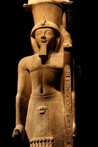 Statue des Pharaos Sethi II. (Seti oder Sety) (1200-1194 v. Chr.) der 19. Dynastie in rosa Gres, sie trägt ein Zepter mit dem Symbol des Gottes Amon, Ägyptisches Museum von Turin