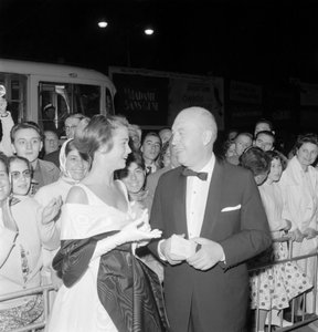 Der Regisseur Otto Preminger mit der Schauspielerin Lee Remick beim Internationalen Filmfestival in Venedig Lido - 1959