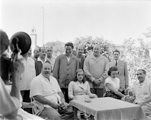 Der König Faruk von Ägypten mit seiner Frau in der Locanda Cipriani in Torcello (Venedig) - 1951