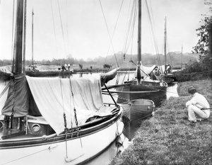 Vereinigtes Königreich: Yachten und Flussfahrzeuge am Wroxham Broad. Norfolk Broads,
