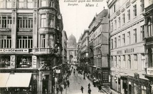 Wien: Kohlmarkt mit Michaelerkirche im Hintergrund