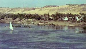 Blick auf den Nil mit Faluka-Boot, Ägypten, ca. 1979 von Unbekannter Künstler