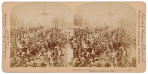 Mädchen der Booker T. Washington Schule, Tuskegee, Alabama, Mrs. McKinley in der Nähe der Kutsche, 1899