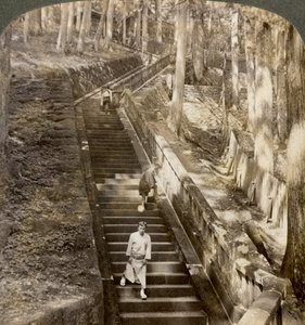 Antike Steintreppe zum Grab des Shogun Ieyasu, Nikko, Japan, 1904