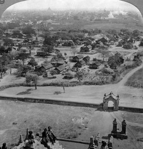 Heime der Menschen, vom Dach der alten Guadapalin-Pagode, Pagan, Burma, ca. 1900er Jahre