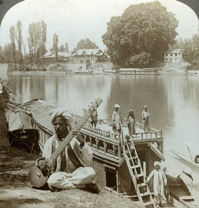 Hausboot-Party, Jhelum-Fluss, Kaschmir, Indien, um 1900 von Underwood and Underwood