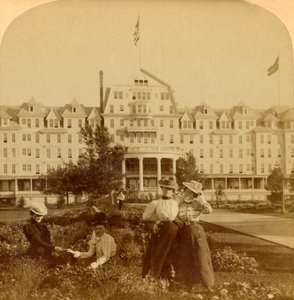 In den schönen Gärten des Frontenac Hotels, Round Island, Thousand Islands, 1900