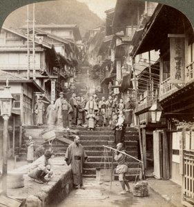 Hauptstraße auf der steilen Seite des Berges Haruna in einem berühmten Dorf mit heißen Quellen, Ikao, Japan, 1904