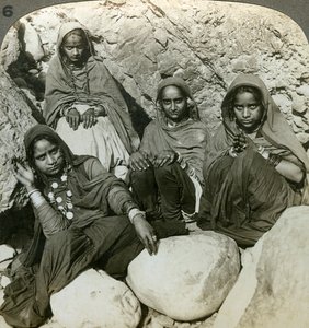 Einheimische Bhujji-Mädchen, Fluss Sutlej, Himalaya, Indien, ca. 1900er