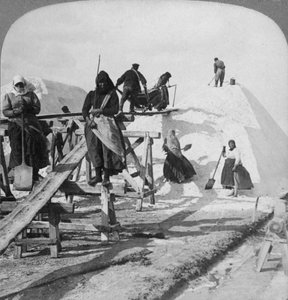 Salzstapeln in den großen Salzfeldern von Solinen, Schwarzes Meer, Russland, 1898