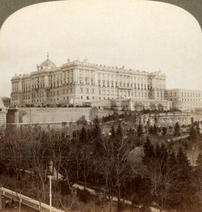 Das imposante Königspalast und der Königliche Park Campo del Moro, Madrid, Spanien, 1902 von Underwood and Underwood