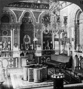 Der Empfangsraum eines Paschas, Damaskus, Syrien, 1905 von Underwood and Underwood