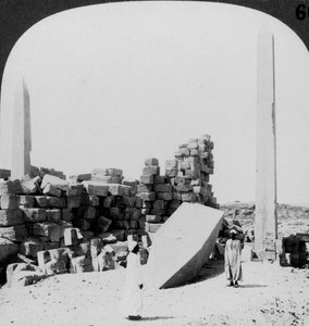 Der höchste Obelisk in Ägypten, im Tempel von Karnak, Theben, Ägypten von Underwood and Underwood