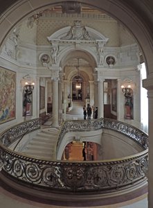 Chantilly, Schloss: Eingangshalle im Schloss
