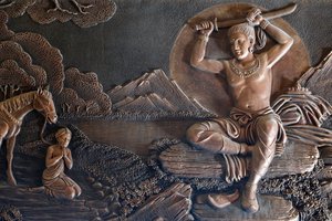 Linh Phong buddhistischer Tempel, Leben des Buddha, Fern vom Palast tauschte Prinz Siddartha seine feinen Kleider gegen Lumpen und schnitt sein langes Haar ab, Dalat, Vietnam