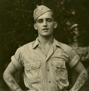 Tätowierter amerikanischer Soldat, ca. 1941 von Unknown