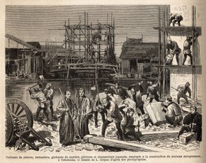 Eine Baustelle für ein europäisches Haus in Edo (Tokio) mit Steinschneidern, Erdarbeitern, Mörtelmischern, Pflastern und Zimmerleuten. Gravur zur Illustration der Reise nach Japan, von Aime Humbert, Minister der Schweizerischen Eidgenossenschaft, veröffent