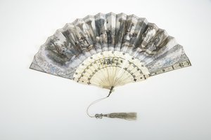 Fächer, ca. 1850, Bemaltes Papier, Knochen, Silber und Seiden-Metallfaden-Quaste, Hersteller unbekannt von Unknown artist
