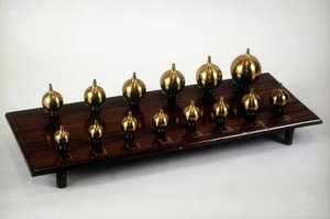 Resonator von Hermann Ludwig Ferdinand von Helmholtz (1821-1894), deutscher Physiker und Physiologe. Dieses Instrument wird verwendet, um die Mechanismen des Hörens zu untersuchen, Klänge zu analysieren und zu synthetisieren