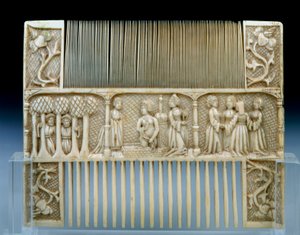 Seite B eines Elfenbeinkamms mit der Geschichte von Susanna
