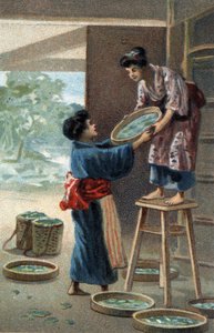 Seidenraupenzucht in einem japanischen Magneten. Chromolithographie des späten 19. Jahrhunderts.