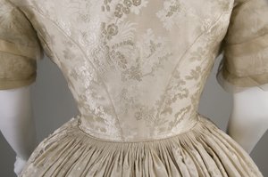 Hochzeitskleid (Rückendetailansicht der Taille)