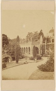 Alton Gardens - Piazza und Brunnen