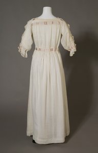 Bertha Palmers Nachthemd, ca. 1880, Weißer Baumwolle, Spitze, Stickerei und Seidenband von Unknown artist