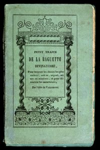 Frontispiz des Buches „Traktat über die Wünschelrute“ von Abt Vallemont