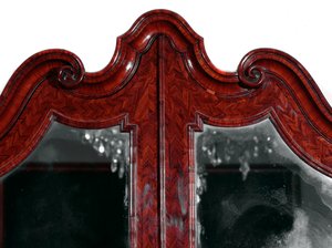 Möbel: Trumeau aus Rosenholz. Detail des oberen Teils. Ca. 1735. Privatbesitz von Unknown artist