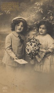 Historische Namenstagskarte, Kinder im Puppenkostüm, kitschig, romantisch von Unknown artist