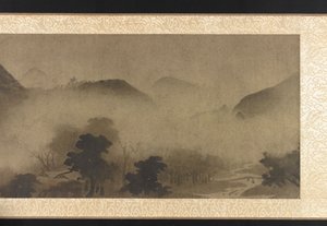 Landschaft: Berge im Nebel