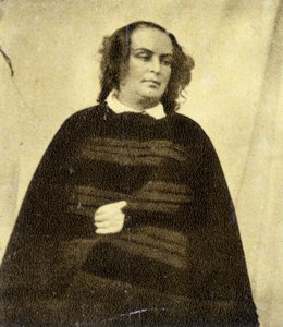 Frau Victor Hugo, immer noch in Schwarz gekleidet seit dem Tod ihrer Tochter Leopoldine
