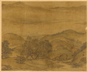 Flusslandschaft: eine Weide und andere Bäume, sanfte Hügel und eine hohe Bergkette