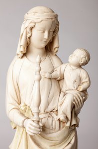 Statue. Madonna mit Kind. Geschenk von Mgr Cantineau, Dekan des Domkapitels. Elfenbein. 13. Jahrhundert (Detail) von Unknown artist