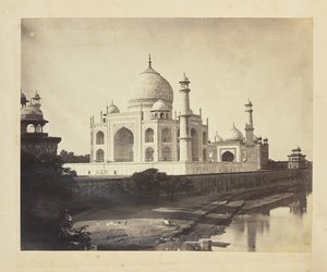 [Taj Mahal vom Ufer des Yamuna-Flusses] von Unknown artist