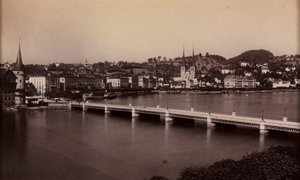 Ohne Titel (Brücke mit Stadt in der Ferne)