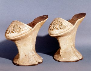 Venezianische Mode: Damenschuhe mit Plateau. 18. Jahrhundert