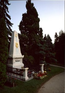 Ansicht des Grabes des deutschen Komponisten Ludwig van Beethoven (1770-1827) auf dem Zentralfriedhof von Wien, Österreich