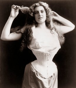 Frau mit Korsett