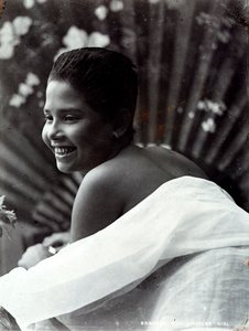 Ein lächelndes Mädchen aus Bangkok