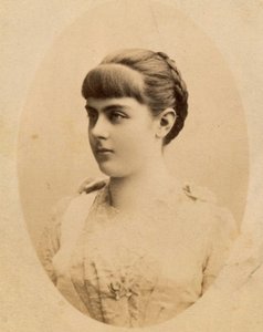 Baroness Marie Alexandrine "Mary" von Vetsera (19. März 1871 – 30. Januar 1889) (Foto)