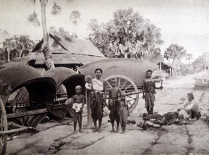 Kambodschaner auf der Angkor-Vat-Straße von Unknown photographer