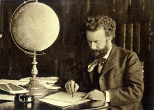 Camille Flammarion an ihrem Arbeitstisch