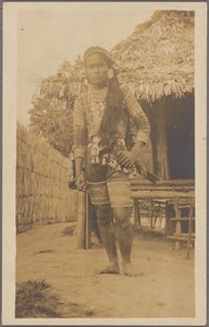 Datto Bulon, Häuptling der Bagobo, in Kriegerkleidung, Philippinen-Reservat, Louisiana Purchase Exposition von Unknown photographer